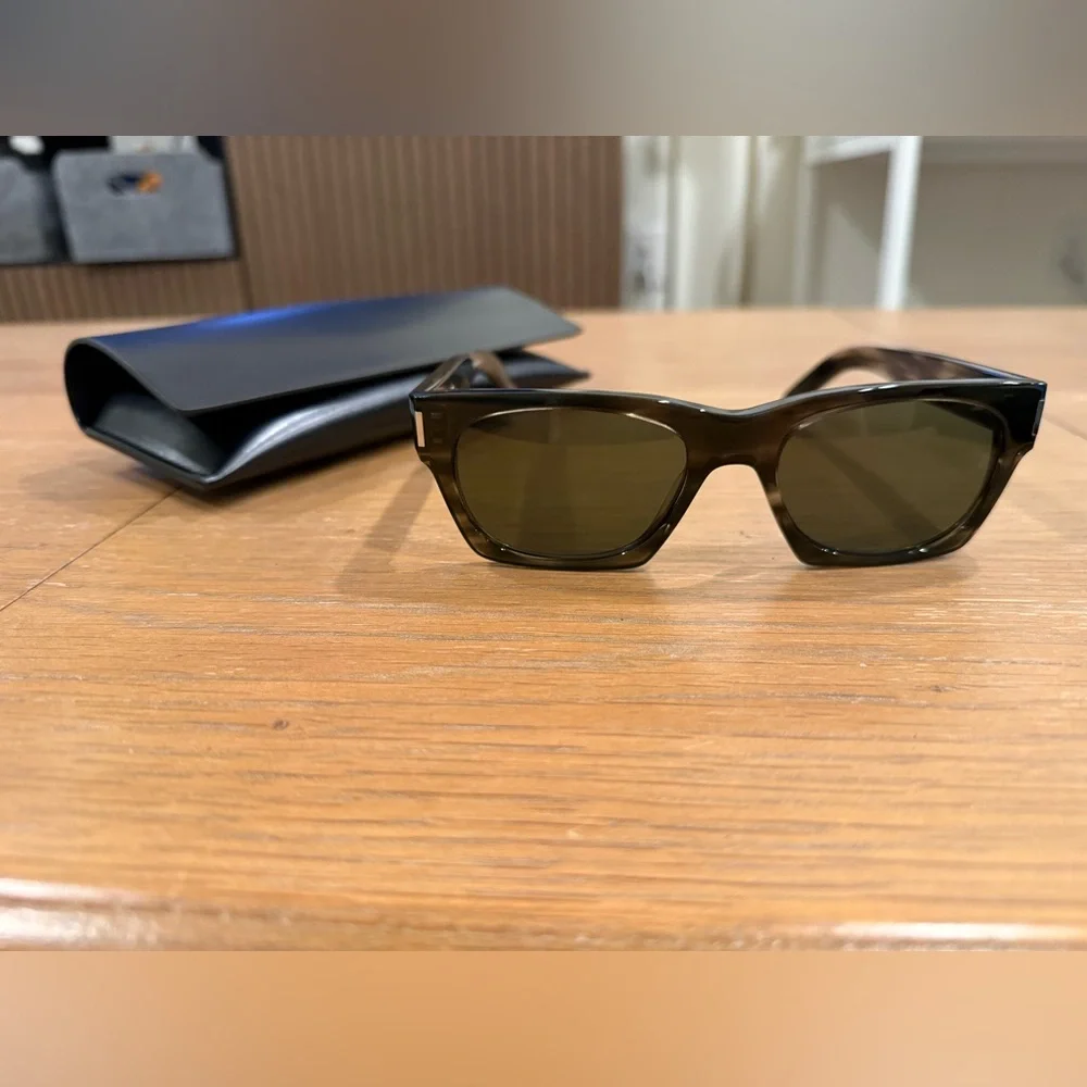 Saint Laurent Sun Glasses - Picture 6 of 6
